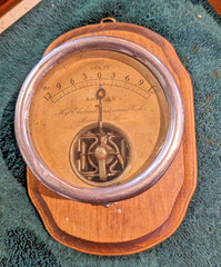1900s Hoyt Electrical Instrument Works Volt Meter 12 Volts DC +-