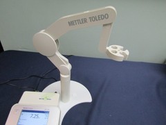Mettler Toledo SevenCompact S220 pH/Ion Meter with stand, power supply