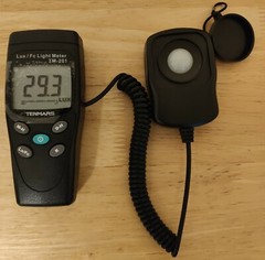 TENMARS TM-201 Digital LED Light Meter Luminometer Lux Meter