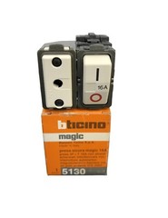 Bticino Magic 5130 Block with 16A Socket and 16A Circuit Breaker, Series Verd