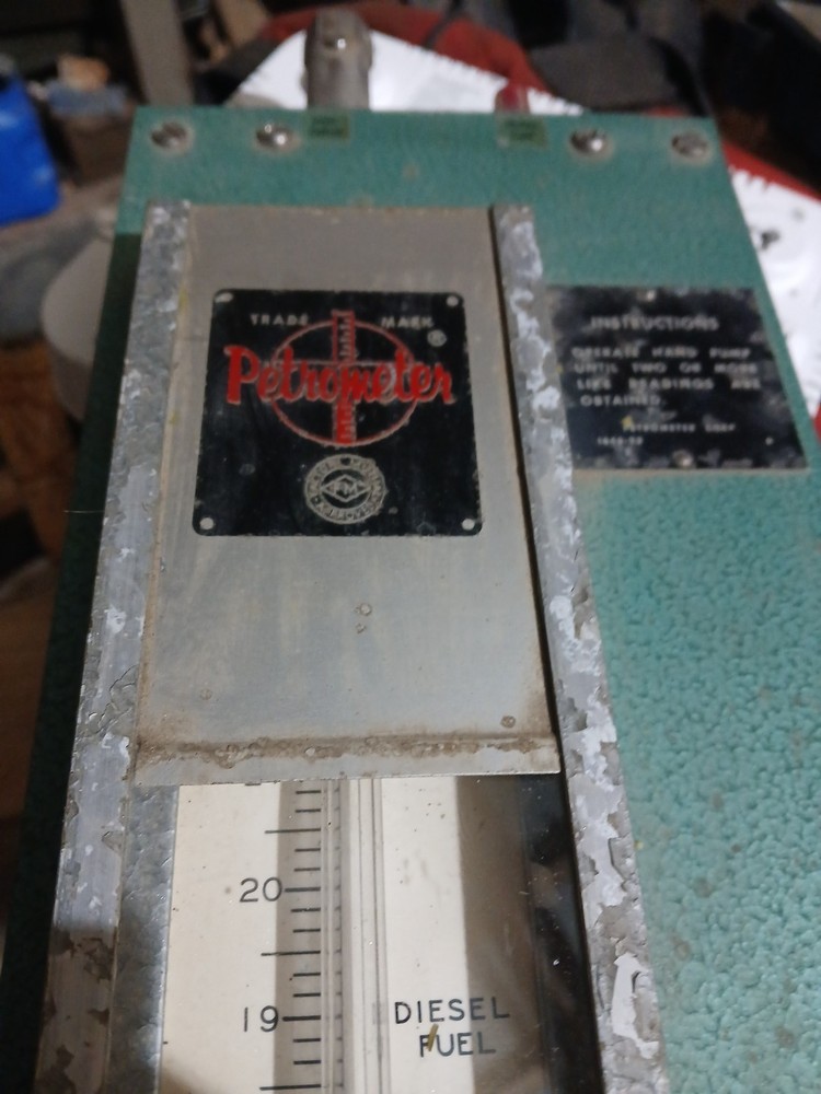 (NOS) VINTAGE PETROMETER MODEL:1700-6 TYPE: 551 SERIAL #:9946