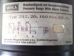 Wika Pressure Gauge with Contact Device | 250 Volt | Vacuum | 1/2″ Connection