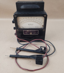 Vintage Weston Model 433 AC Volt Meter 0-150 , 0-300 0-600 Volt Scales