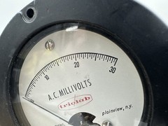 TRIOLAB MODEL 301-1 A.C. Millivolts 13532-2 TUBE VOLT METER 30mvac Vintage USA