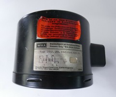 Wika Pressure Gauge with Contact Device | 250 Volt | Vacuum | 1/2″ Connection