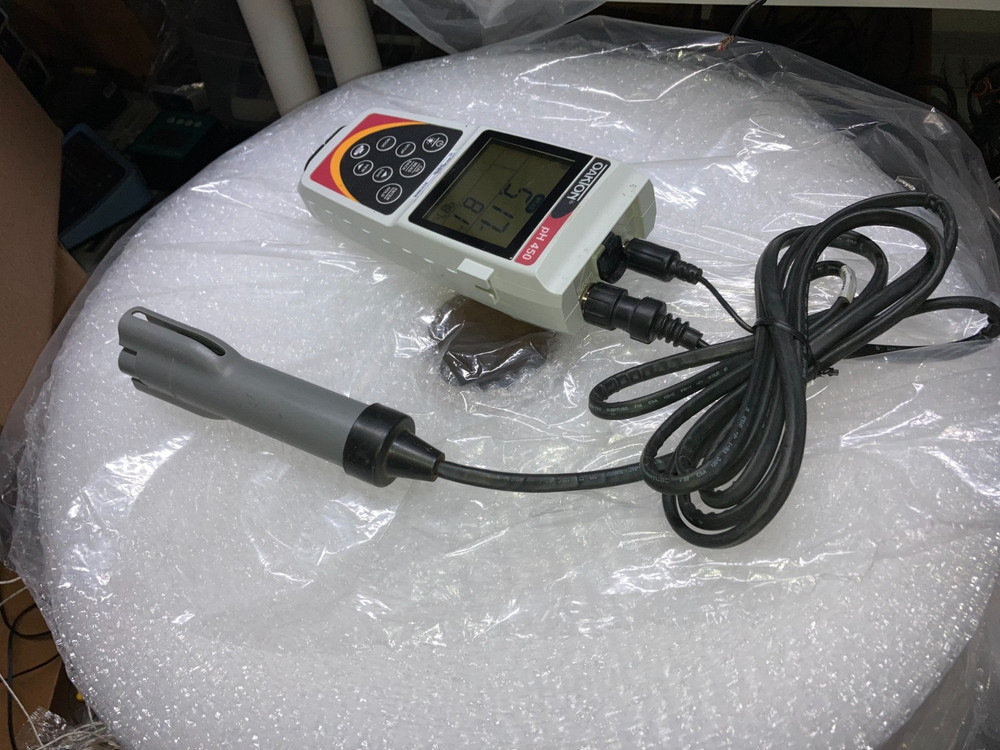 Oakton pH 450 Waterproof Portable pH/mV/Temperature Meter – NEW BATTERIES – Used