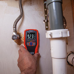 Klein Tools ET140 Pinless Moisture Meter for Non-Destructive Moisture Detection