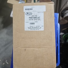 NIB Dwyer Instruments Series 3000 PHOTOHELIC Pressure Switch/GAGE A3002