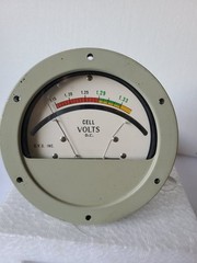 Vintage Q.V.S. INC CELL VOLTS D.C. Meter Mod 450, Type 382
